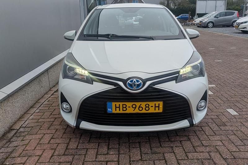 Occasion Toyota Yaris Hybrid 101 PK (74 kW) 2015 Wit Hatchback