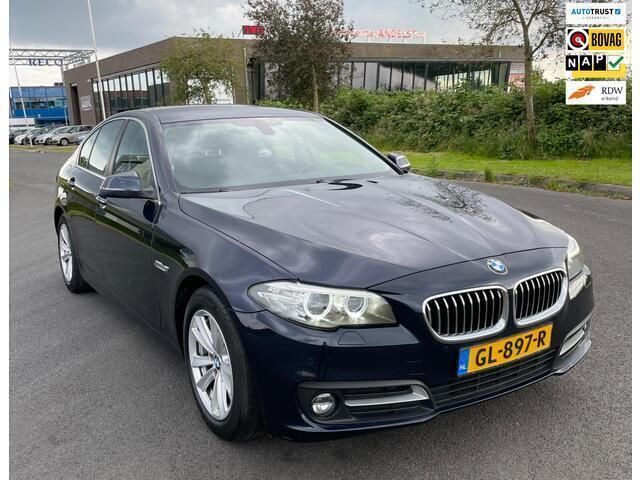 Blauw metallic Gebruikt 2015 BMW 520 Executive Sedan | € 18.950 (Eerlijke prijs) - Afbeelding 1/4