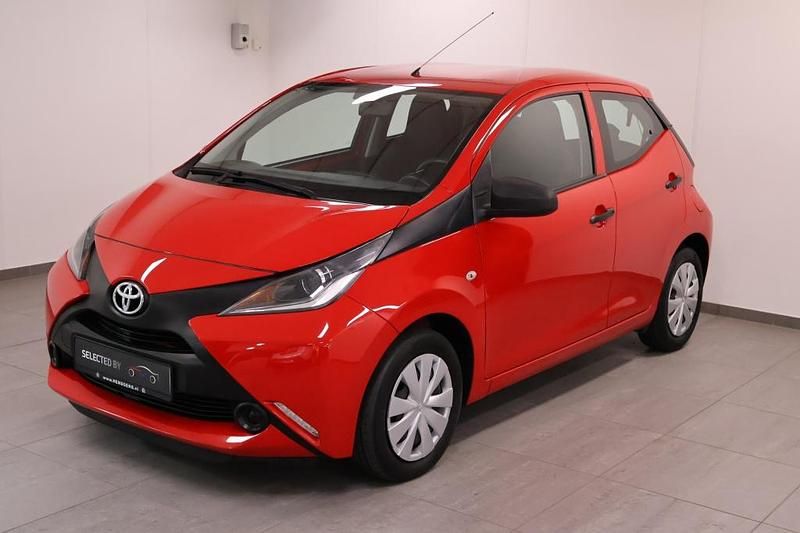 Rood Gebruikt 2018 Toyota Aygo Hatchback | € 8.944 (Eerlijke prijs) - Afbeelding 1/4