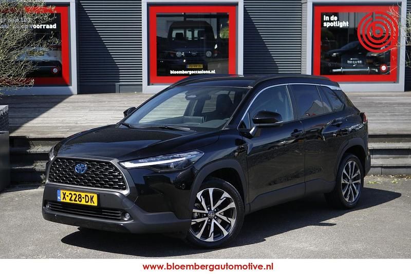 Zwart Gebruikt 2023 Toyota Corolla Cross Style SUV | € 35.900 (Eerlijke prijs) - Afbeelding 1/1