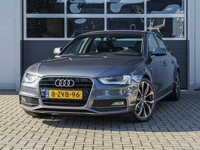Grijs Gebruikt 2015 Audi A4 S-Line Sedan | € 12.950 (Eerlijke prijs) - Afbeelding 1/4