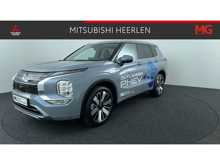 Moonstone grey m Gebruikt 2025 Mitsubishi Outlander P-HEV Instyle SUV | € 58.945 - Afbeelding 1/4