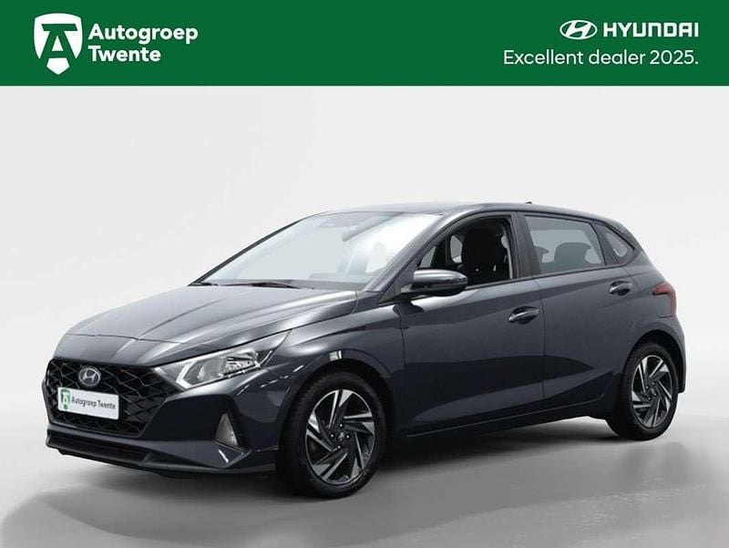 Aurora grey (grijs metallic) Gebruikt 2023 Hyundai i20 Comfort Hatchback | € 16.750 (Goede deal) - Afbeelding 1/4