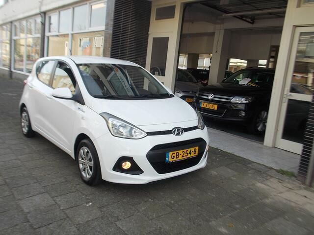 Wit Gebruikt 2015 Hyundai i10 Comfort Hatchback | € 6.950 (Eerlijke prijs) - Afbeelding 1/4