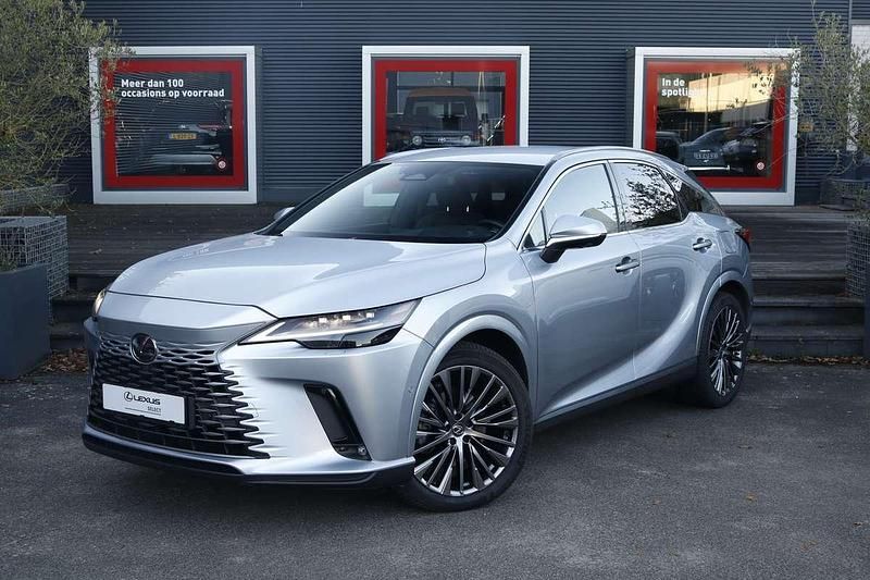 Grijs (metallic) Gebruikt 2023 Lexus RX450h President Line SUV | € 71.900 (Iets duurder) - Afbeelding 1/4