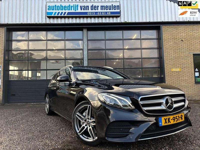 Zwart Gebruikt 2019 Mercedes E200 Ambition Stationwagen | € 26.750 - Afbeelding 1/4