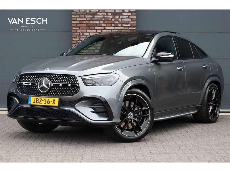 Grijs, metallic lak Gebruikt 2024 Mercedes GLE350 AMG Line Premium Plus Coupé | € 105.000 - Afbeelding 1/4