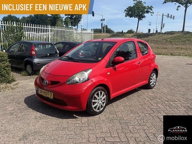 Rood Gebruikt 2008 Toyota Aygo Sport Hatchback | € 2.350 (Eerlijke prijs) - Afbeelding 1/4