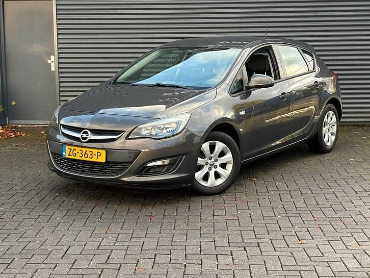 Grijs Gebruikt 2015 Opel Astra Sport Hatchback | € 4.950 (Goede deal) - Afbeelding 1/4