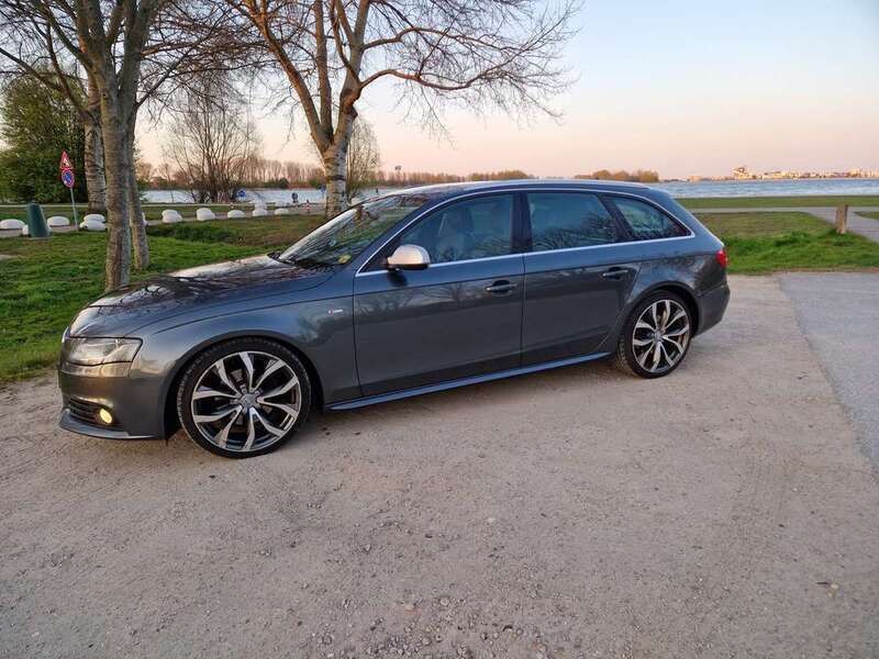 Grijs Gebruikt 2010 Audi A4 Stationwagen | € 9.995 - Afbeelding 1/3