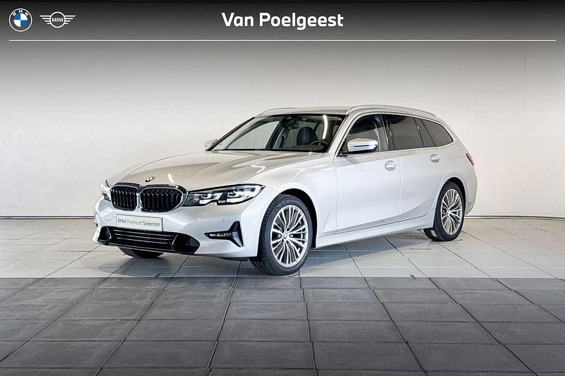 Glaciersilber metallic (a83) (licht grijs metallic) Gebruikt 2021 BMW 320 Executive Stationwagen | € 29.900 (Eerlijke prijs) - Afbeelding 1/4