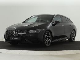 Donker 191 kosmoszwart metaalkleur metallic Gebruikt 2024 Mercedes 180 AMG line Sedan | € 41.950 - Afbeelding 1/4