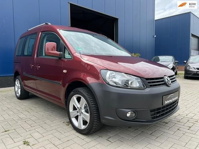 Rood, metallic lak Gebruikt 2012 VW Caddy Highline MPV | € 10.449 (Eerlijke prijs) - Afbeelding 1/4