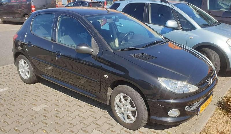 Zwart Gebruikt 2007 Peugeot 206 Forever Hatchback | € 1.475 (Eerlijke prijs) - Afbeelding 1/4
