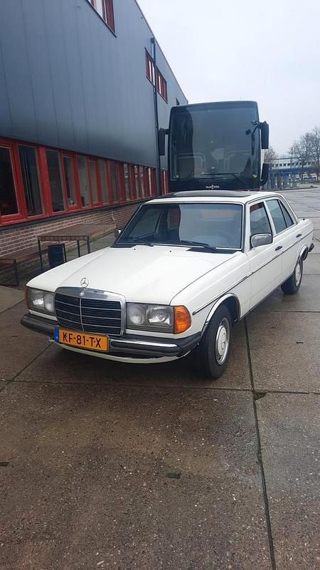 Occasion 1983 Mercedes E230 | € 6.250 - Afbeelding 1/4