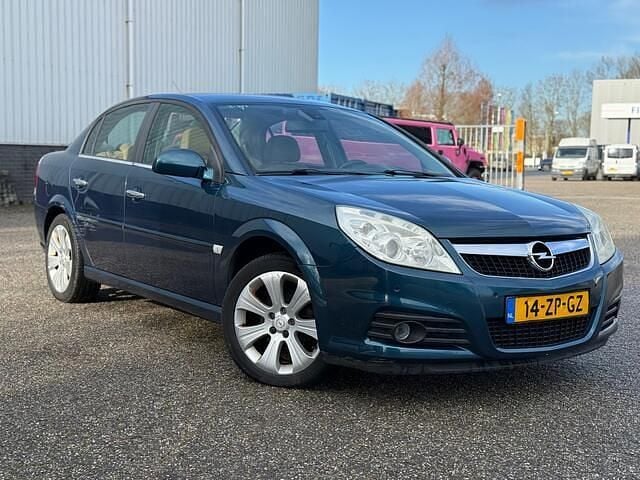 Groen Occasion 2008 Opel Vectra Executive Sedan | € 2.150 (Goede deal) - Afbeelding 1/4