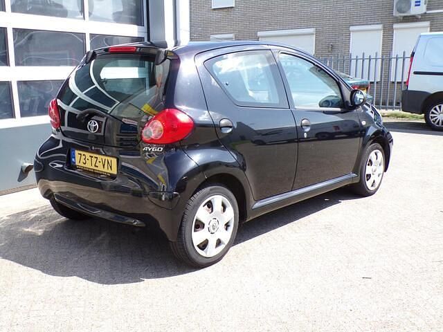 Occasion Toyota Aygo 68 PK (50 kW) 2007 Zwart Hatchback