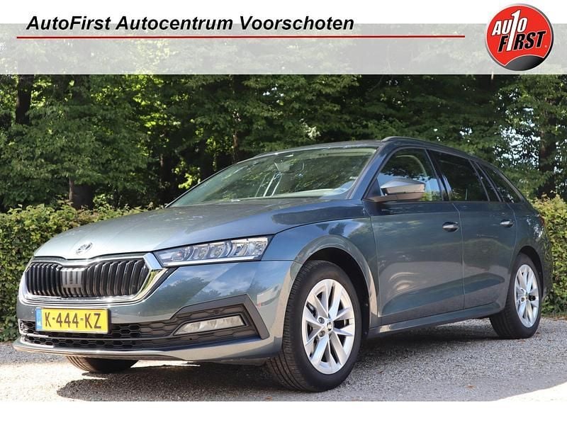 Grijs, metallic lak Gebruikt 2021 Skoda Octavia Business Line Stationwagen | € 21.400 (Eerlijke prijs) - Afbeelding 1/4