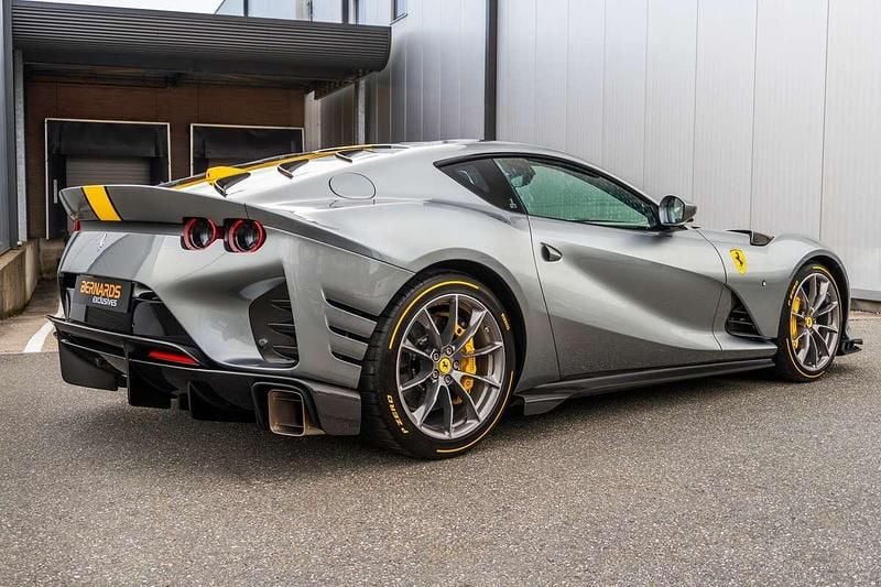 Nieuw Ferrari 812 829 PK (609 kW) 2025 Grijs Coupé