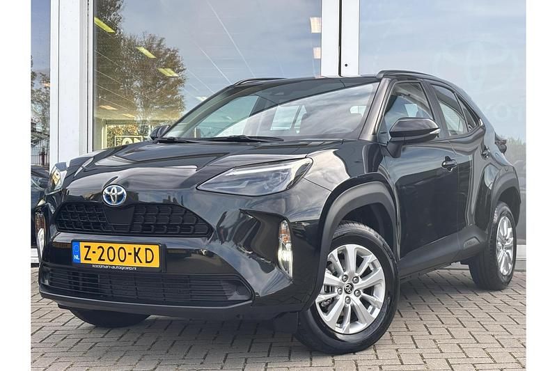 Zwart Occasion 2024 Toyota Yaris Hybrid Active SUV | € 29.249 (Eerlijke prijs) - Afbeelding 1/1