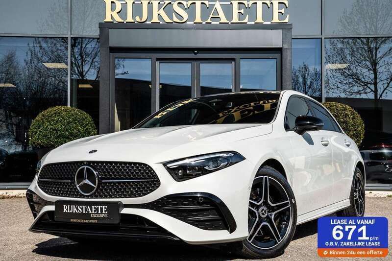 Wit Gebruikt 2023 Mercedes A250 AMG Hatchback | € 41.900 (Duur) - Afbeelding 1/4