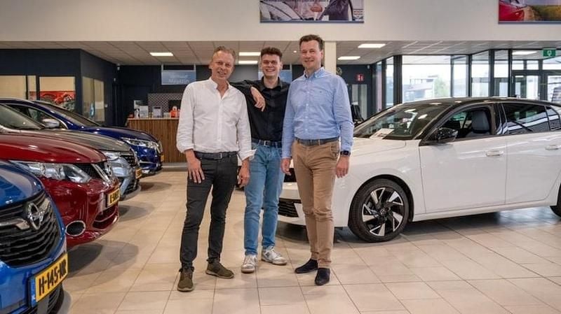 Grijs (metallic) Gebruikt 2011 Lexus RX450h Luxury Line SUV | € 19.950 (Eerlijke prijs) - Afbeelding 1/2