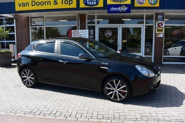 Zwart, andere lak Gebruikt 2015 Alfa Romeo Giulietta Distinctive Hatchback | € 15.945 - Afbeelding 1/4