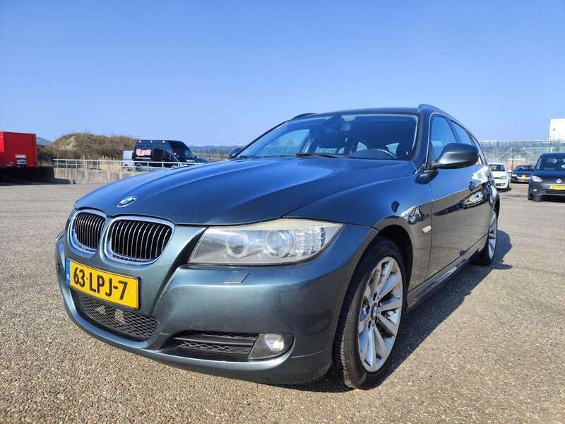 Groen Gebruikt 2010 BMW 325 Stationwagen | € 1.250 - Afbeelding 1/2