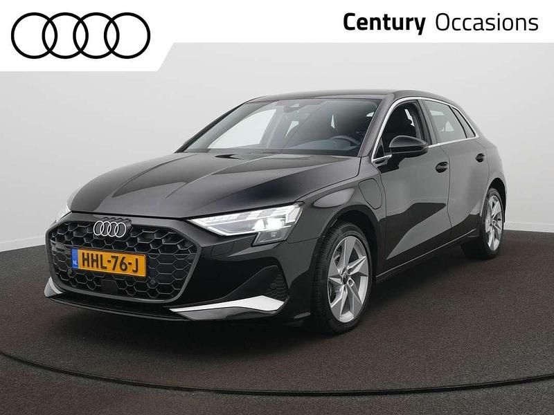 Zwart Gebruikt 2025 Audi A3 Sportback e-tron Advanced Hatchback | € 38.900 (Iets duurder) - Afbeelding 1/4