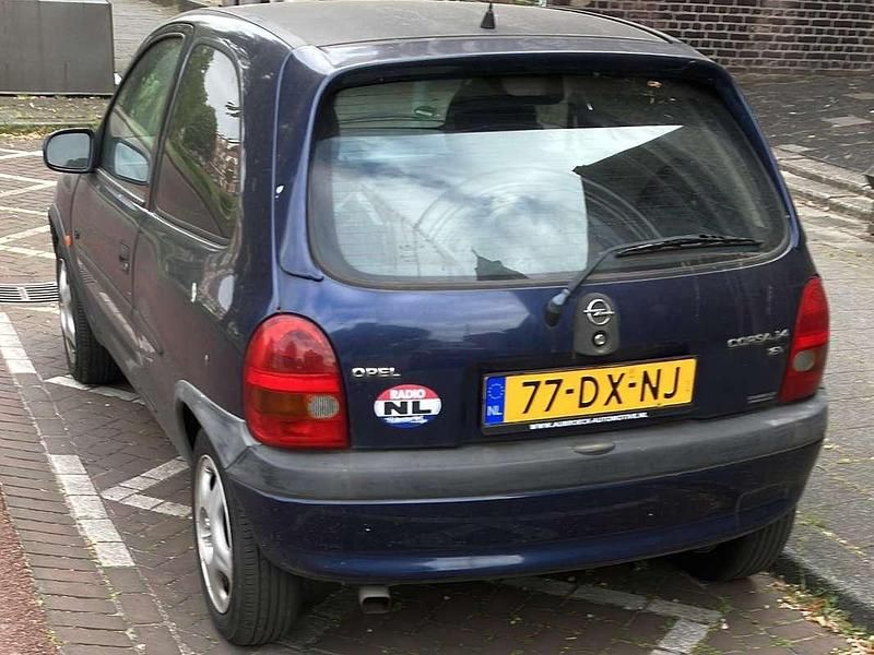 Blauw Gebruikt 2000 Opel Corsa Sport Hatchback | € 1.000 (Eerlijke prijs) - Afbeelding 1/3