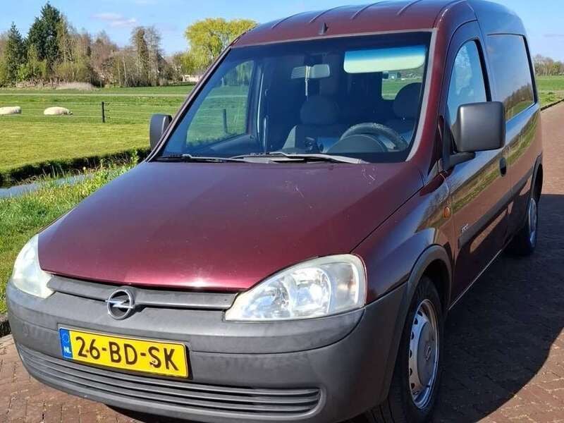 Rood Gebruikt 2002 Opel Combo Comfort MPV | € 1.000 (Eerlijke prijs) - Afbeelding 1/4