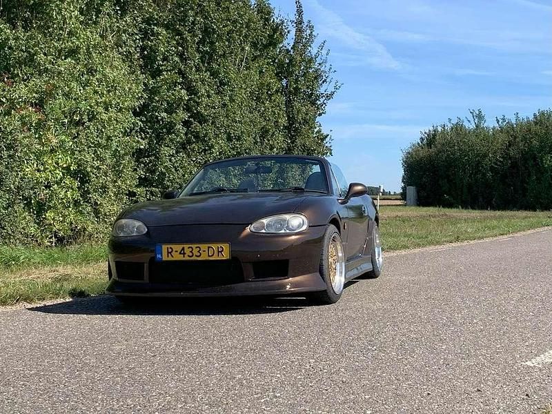 Bruin Gebruikt 2004 Mazda MX5 Dynamic Cabriolet | € 5.500 (Iets duurder) - Afbeelding 1/4