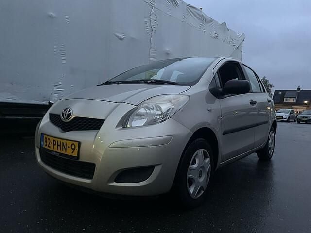 Occasion Toyota Yaris 69 PK (50 kW) 2011 Beige (metallic) Hatchback
