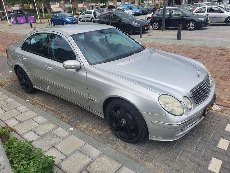 Grijs Gebruikt 2004 Mercedes E270 Avantgarde Sedan | € 8.950 - Afbeelding 1/4