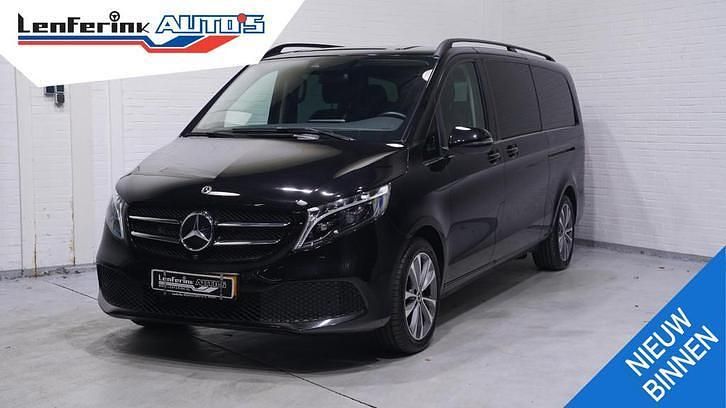 Zwart Occasion 2023 Mercedes V300 Avantgarde MPV | € 59.800 (Super prijs) - Afbeelding 1/4