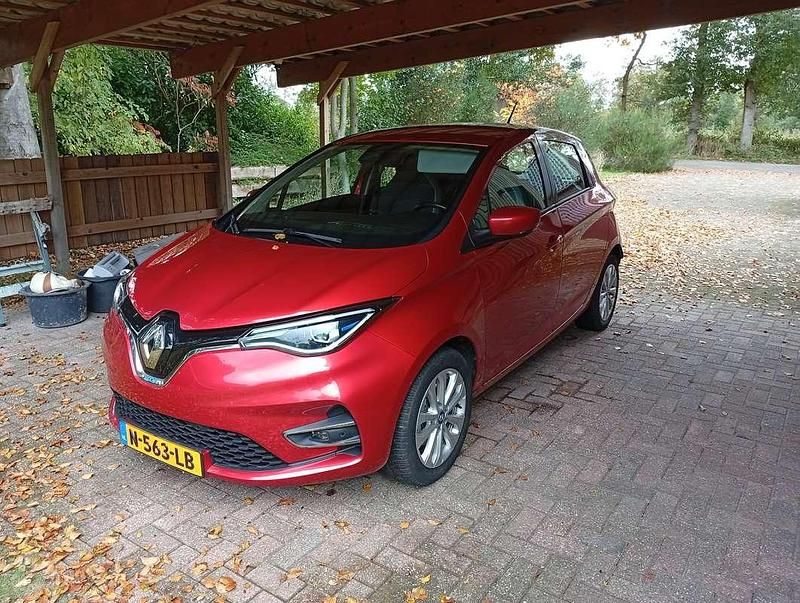 Rood Gebruikt 2021 Renault Zoe Hatchback | € 14.500 (Eerlijke prijs) - Afbeelding 1/4