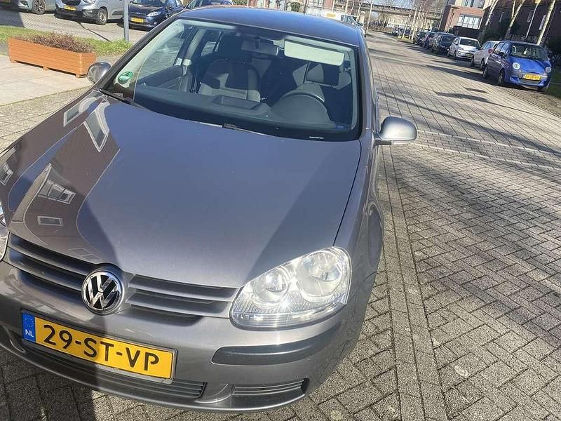 Grijs Occasion 2006 VW Golf IV Hatchback | € 850 (Super prijs) - Afbeelding 1/4