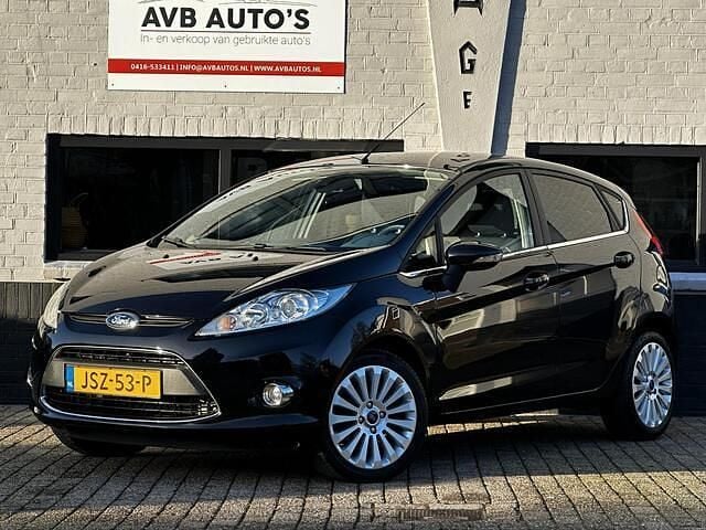 Zwart (metallic) Gebruikt 2011 Ford Fiesta Titanium Hatchback | € 6.750 (Iets duurder) - Afbeelding 1/4