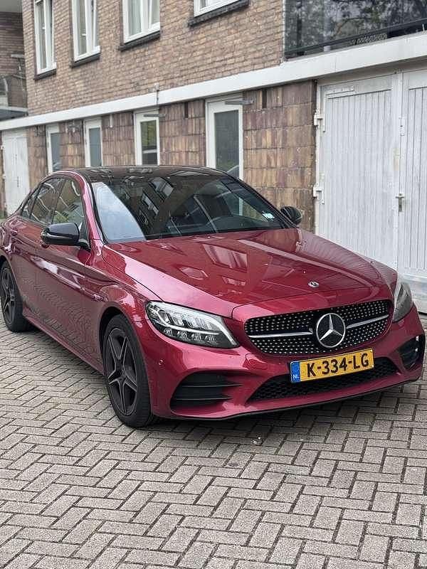 Rood Gebruikt 2021 Mercedes C180 AMG Sedan | € 33.000 (Eerlijke prijs) - Afbeelding 1/1