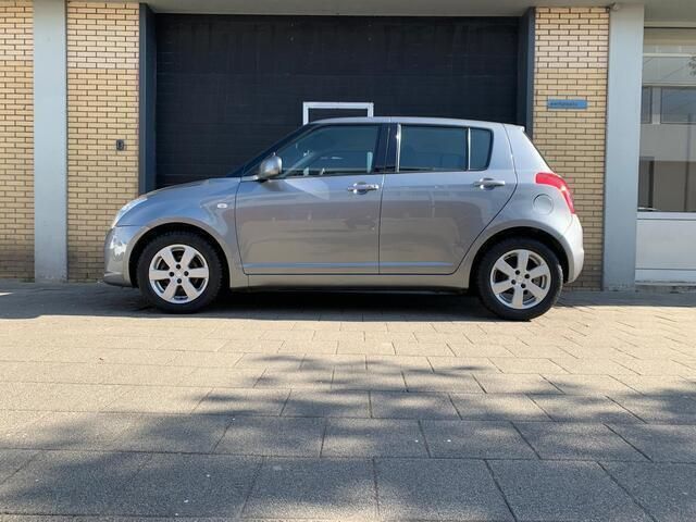 Grijs Gebruikt 2010 Suzuki Swift Hatchback | € 4.250 (Eerlijke prijs) - Afbeelding 1/4