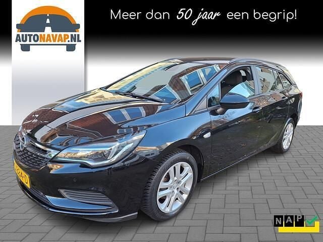 Zwart Gebruikt 2017 Opel Astra Edition Stationwagen | € 9.995 (Goede deal) - Afbeelding 1/4