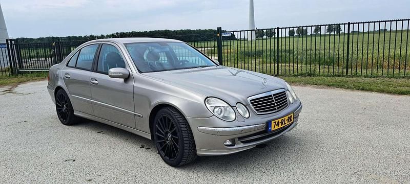 Brons Gebruikt 2005 Mercedes E240 Avantgarde Sedan | € 7.000 (Eerlijke prijs) - Afbeelding 1/4