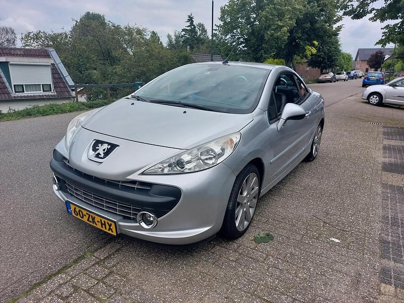 Grijs (metallic) Gebruikt 2008 Peugeot 207 CC Sport Cabriolet | € 3.450 (Eerlijke prijs) - Afbeelding 1/4