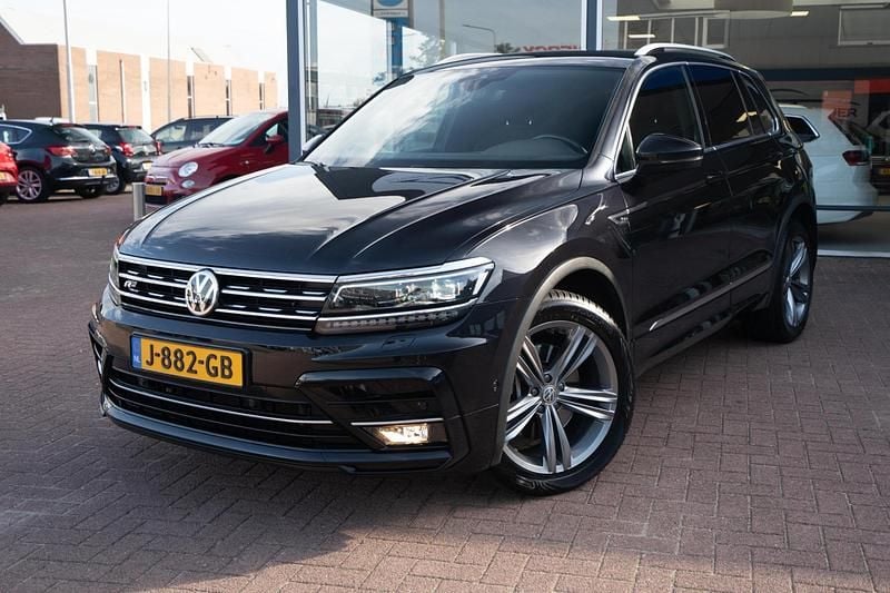 Zwart Gebruikt 2019 VW Tiguan R-line Edition SUV | € 27.950 (Goede deal) - Afbeelding 1/4