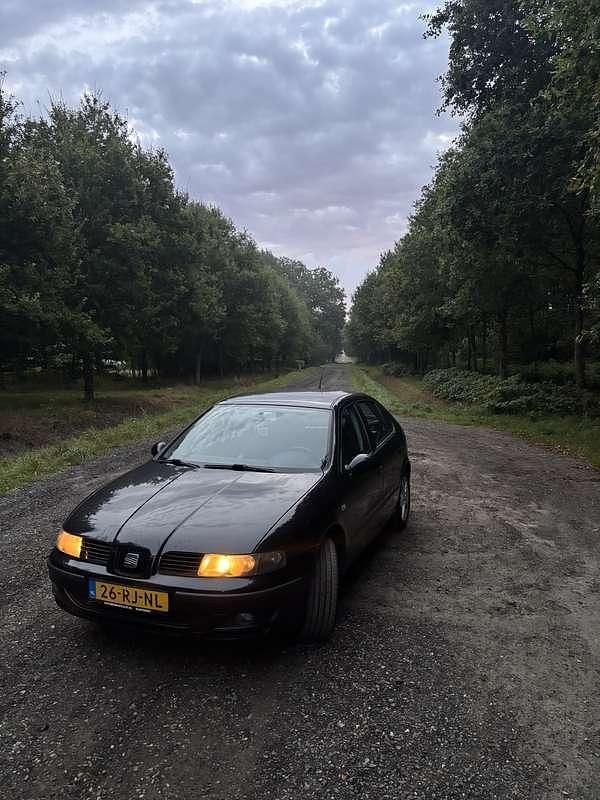 Zwart Occasion 2005 Seat Leon Sport Hatchback | € 2.000 (Iets duurder) - Afbeelding 1/4