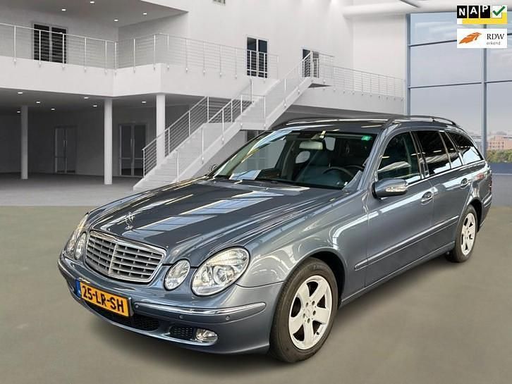 Blauw Gebruikt 2003 Mercedes E270 Avantgarde Stationwagen | € 2.950 - Afbeelding 1/4