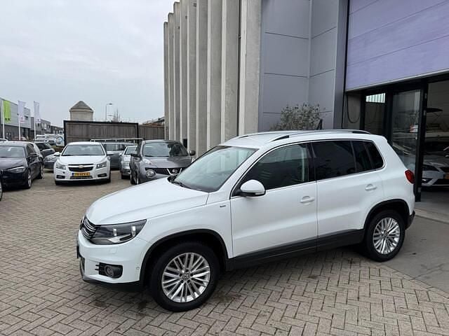Wit Occasion 2014 VW Tiguan Edition SUV | € 11.450 (Goede deal) - Afbeelding 1/4