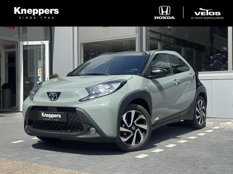 Groen Nieuw 2024 Toyota Aygo Pulse Hatchback | € 19.450 (Eerlijke prijs) - Afbeelding 1/4