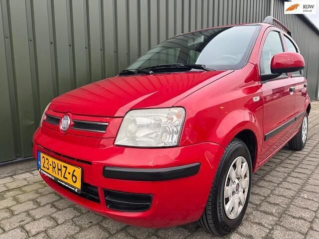 Rood Occasion 2011 Fiat Panda Hatchback | € 1.800 (Goede deal) - Afbeelding 1/4