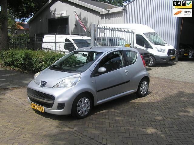 Grijs Gebruikt 2009 Peugeot 107 Hatchback | € 3.550 (Eerlijke prijs) - Afbeelding 1/4
